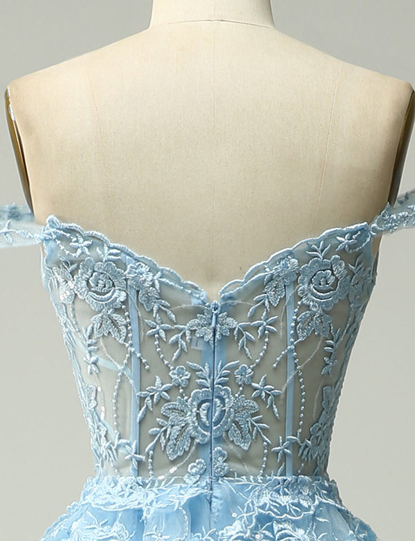 Robe de bal de fin d'année en dentelle avec fente et corset bleu