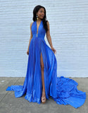 Robe de bal trapèze bleue à licou et fente froncée avec traîne chapelle