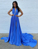 Robe de bal trapèze bleue à licou et fente froncée avec traîne chapelle
