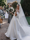 Robe de mariée en satin à épaules découvertes