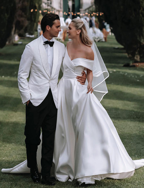 Robe de mariée en satin à épaules découvertes