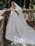 Robe de mariée en satin à épaules découvertes