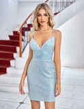 Robe de soirée moulante pailletée bleu clair avec dos lacé