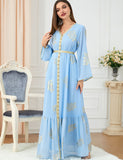 Robe dorée à la mode à manches longues et col en V