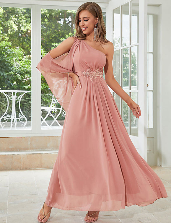 Robe en chiffon à une épaule, rose lotus
